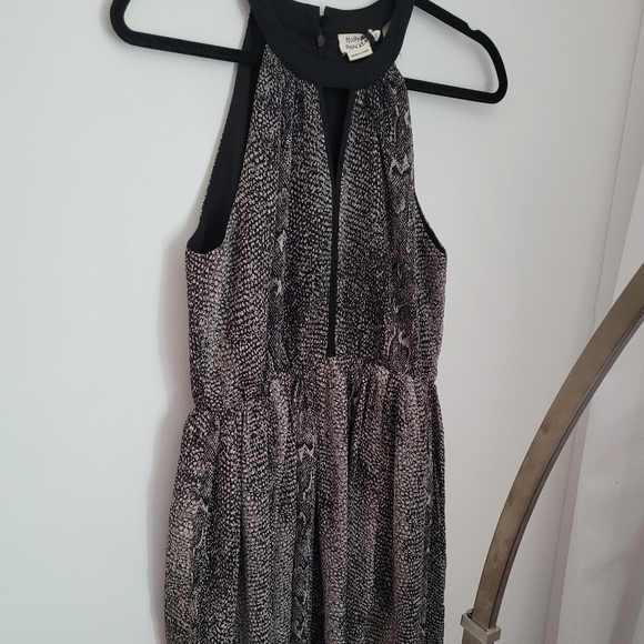 Dress - Picture 5 of 12